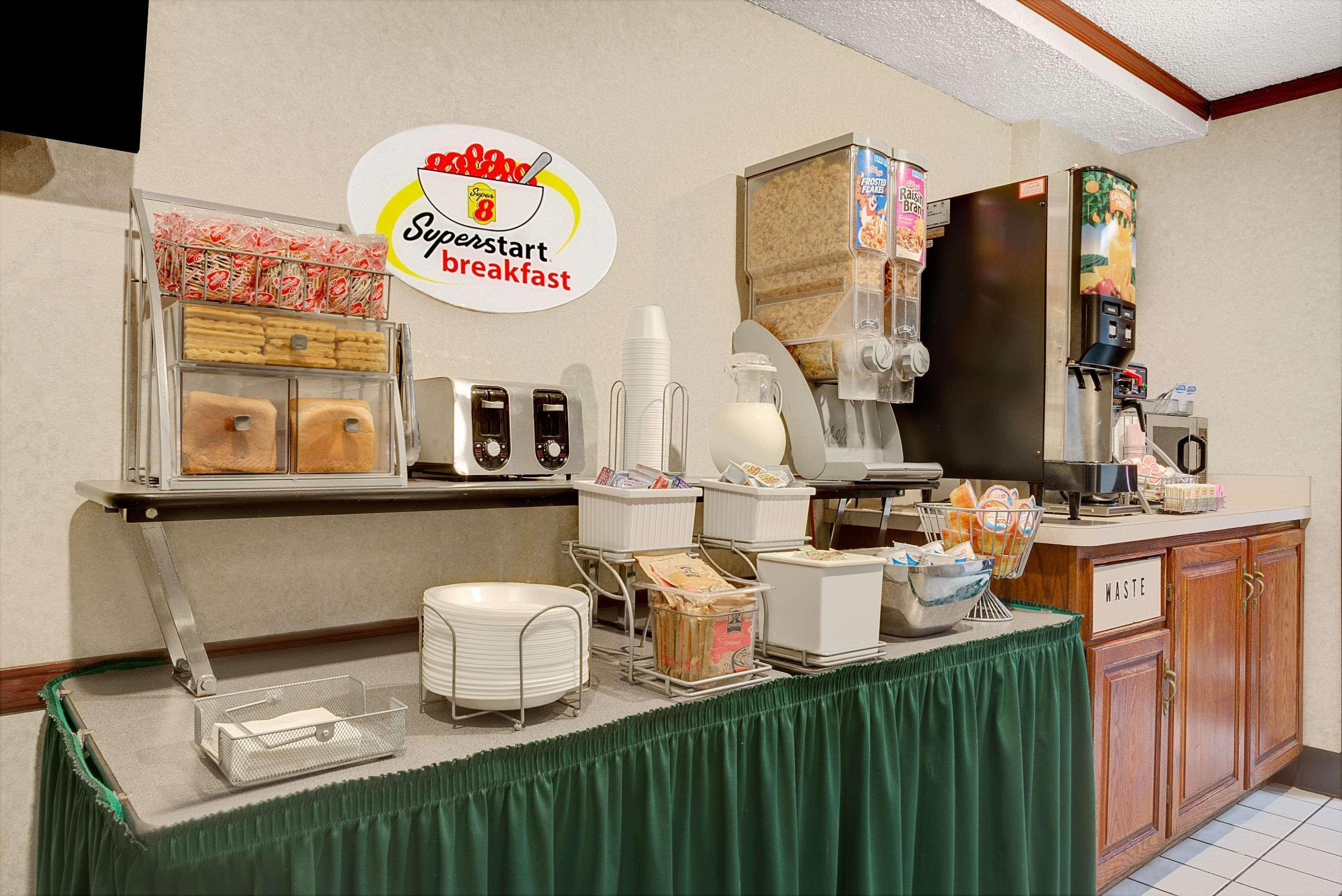 Super 8 By Wyndham Kenmore/Buffalo/Niagara Falls Area Dış mekan fotoğraf