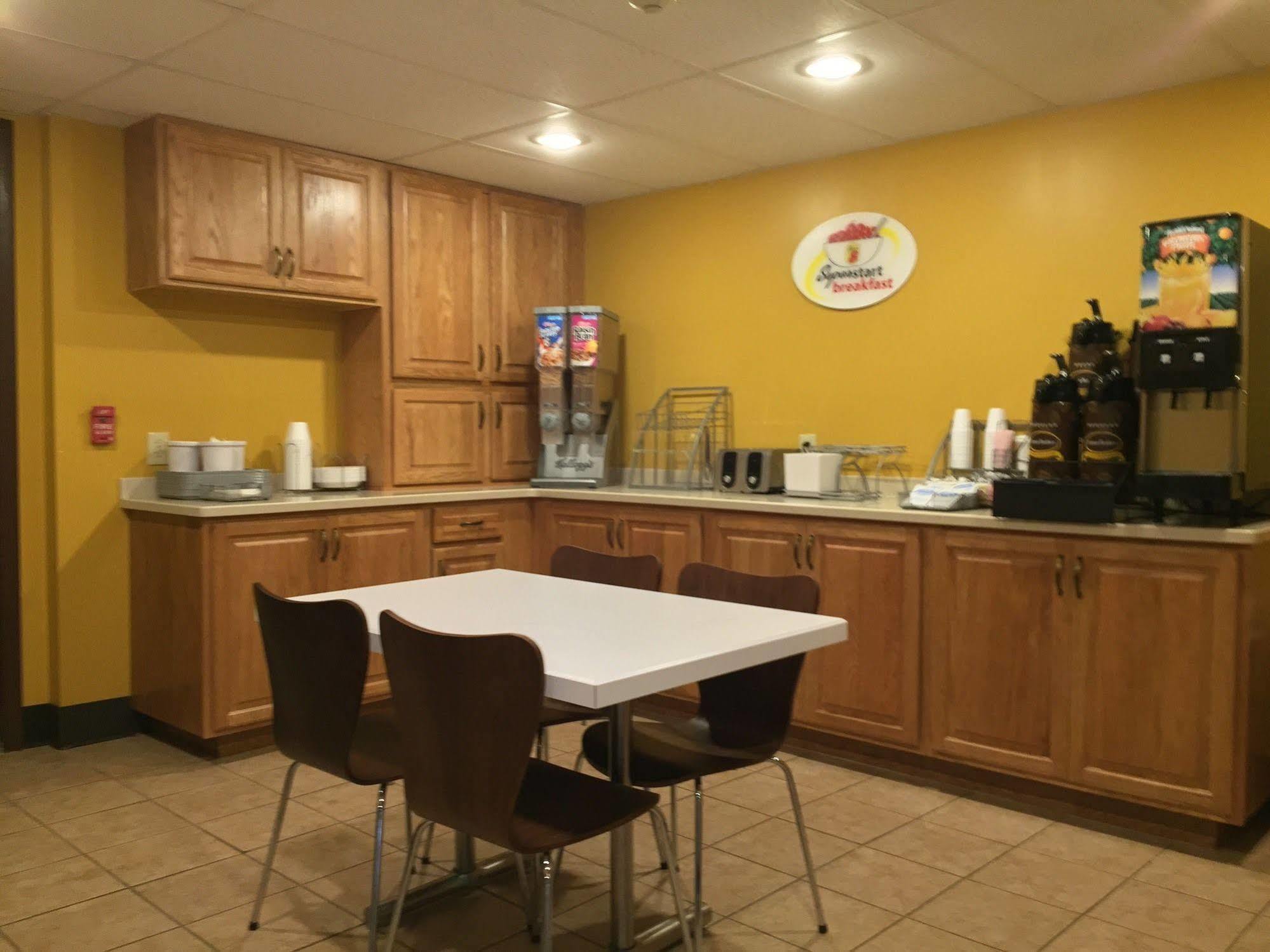 Super 8 By Wyndham Kenmore/Buffalo/Niagara Falls Area Dış mekan fotoğraf